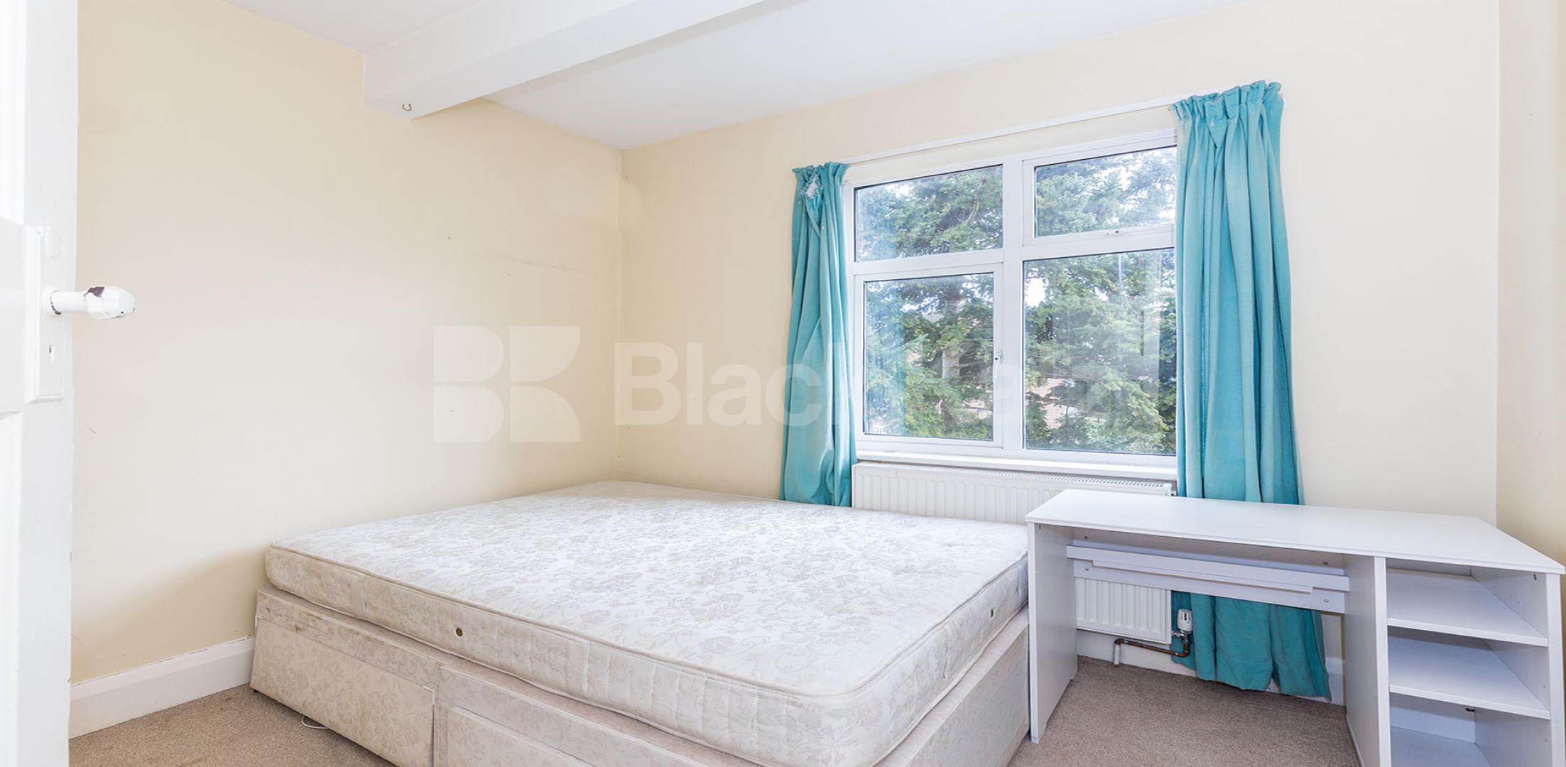 			APS School Catchment!, 5 Bedroom, 1 bath, 1 reception House			 Durnsford Road, MUSWELL HILL